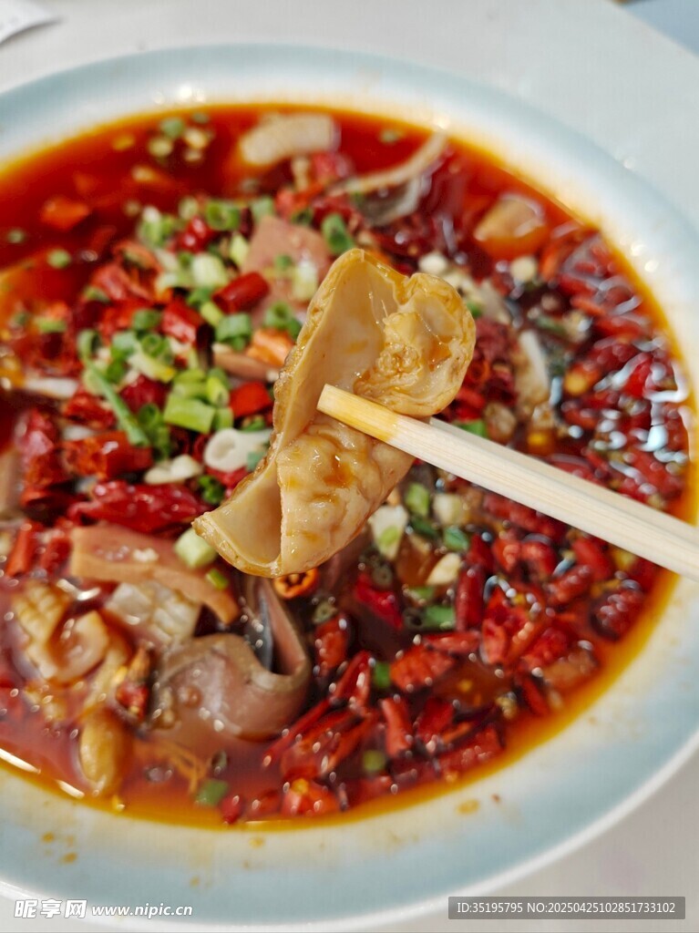 香辣水煮肉片诱人美食