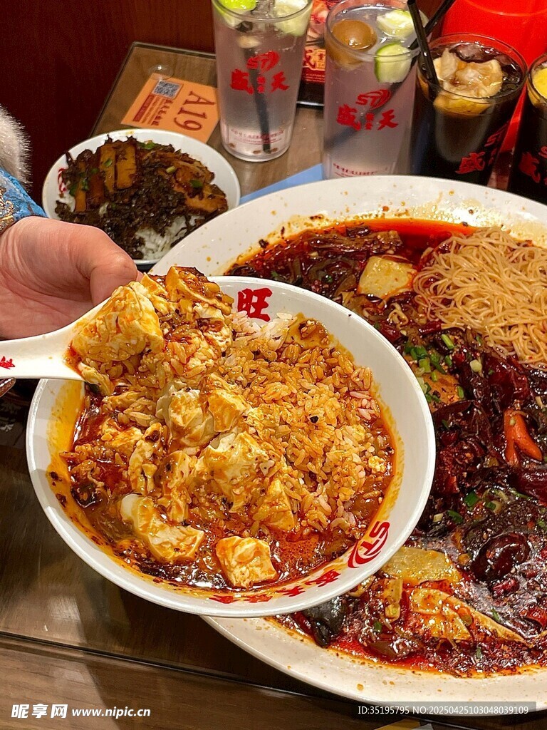 美味特色菜肴诱人呈现