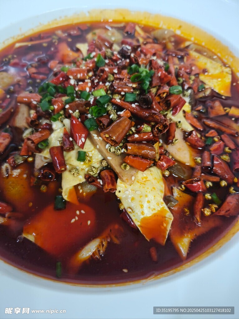 香辣诱人的毛血旺美食