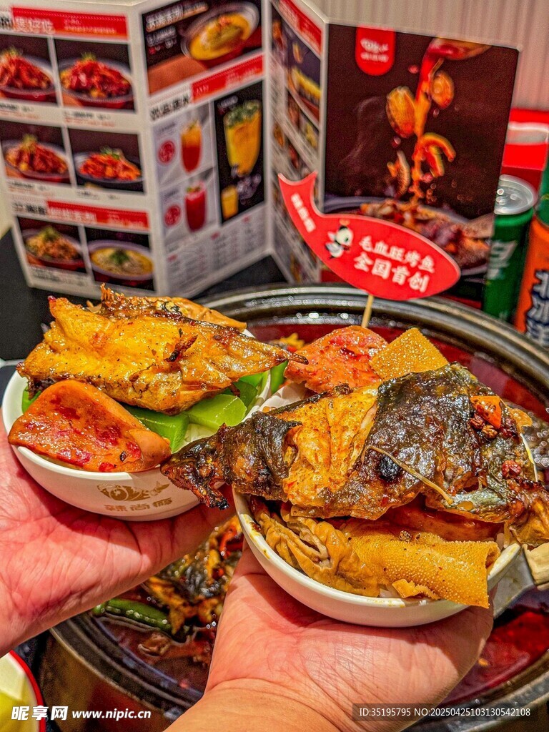 美味多样的特色小吃拼盘