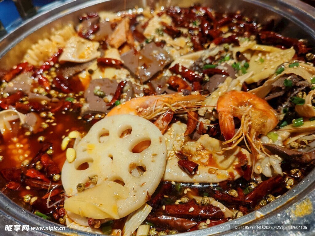 麻辣鲜香的海鲜毛血旺
