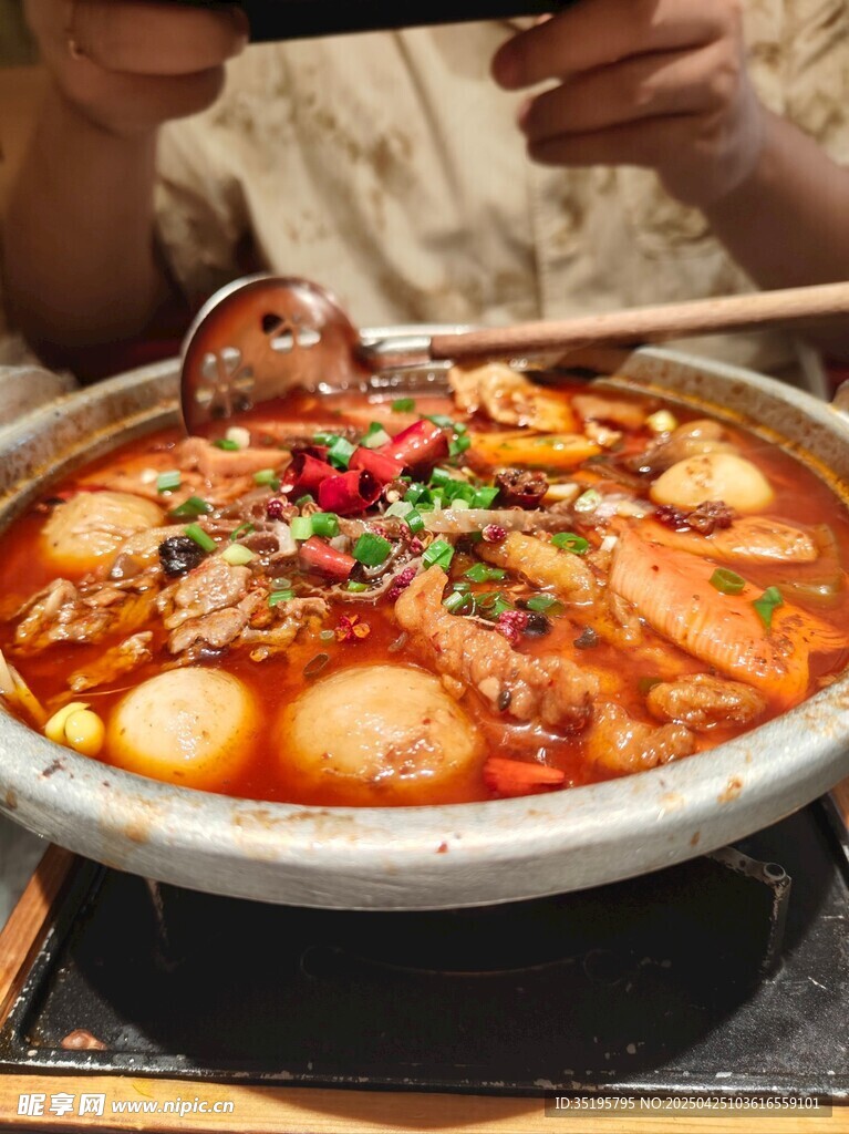 美味诱人的特色火锅料理