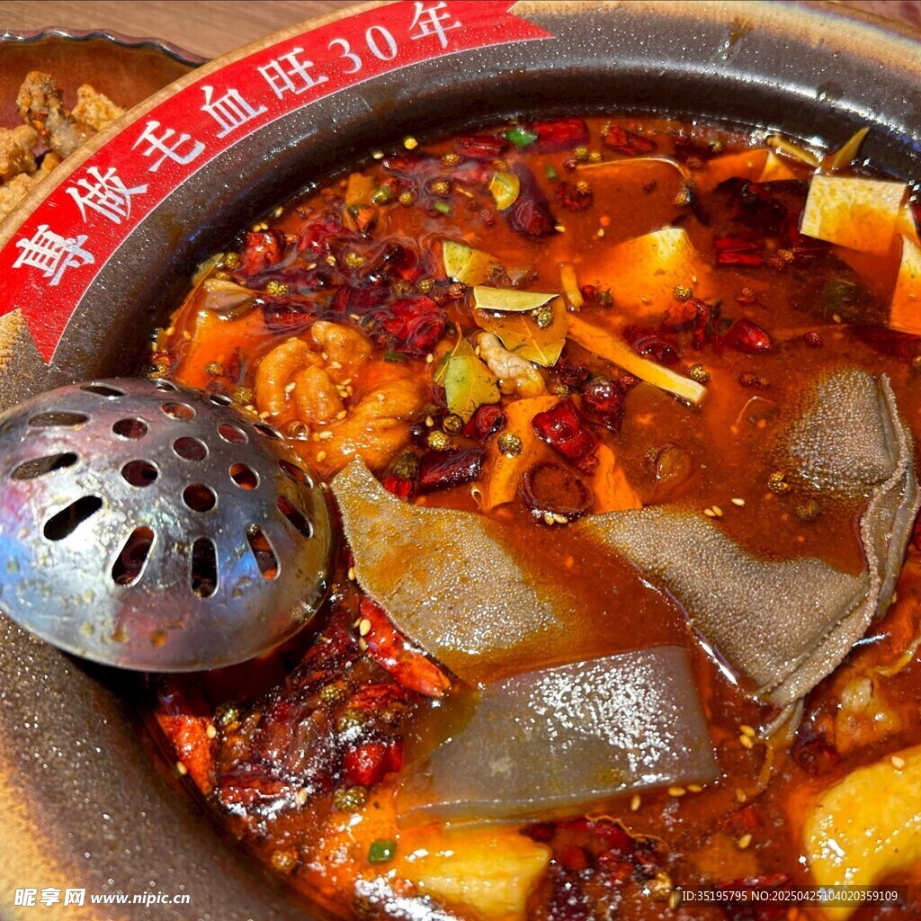 麻辣鲜香的重庆毛肚火锅