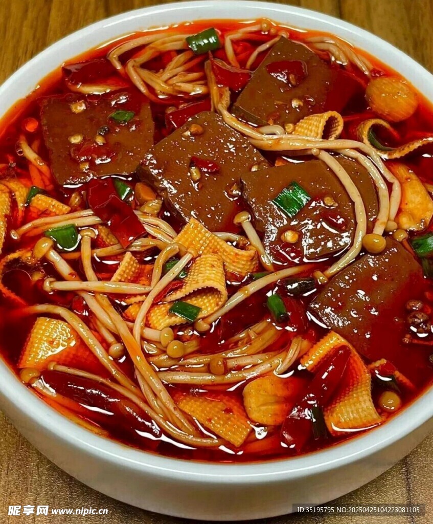 香辣美味牛肉米线一碗