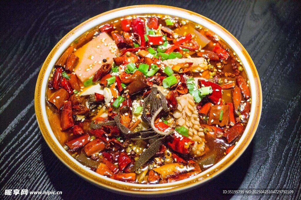 麻辣鲜香的美味毛血旺
