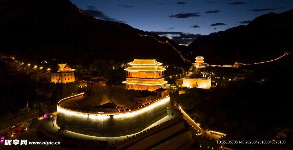 夜幕下的璀璨古建筑群