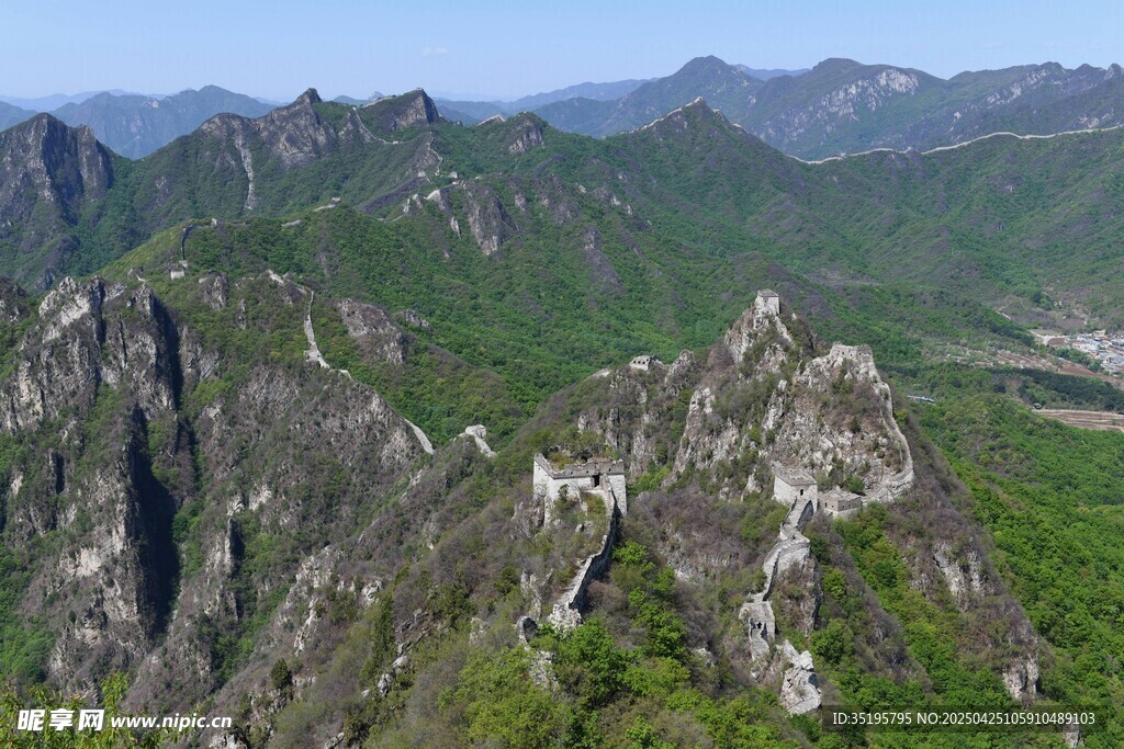 壮丽山峦景色