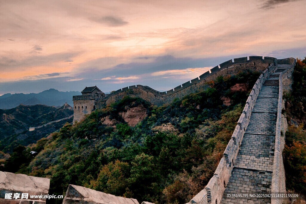壮丽长城日暮美景