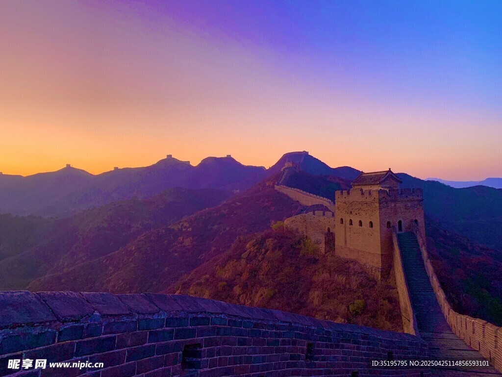 壮丽长城日出美景