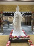 庄严观音雕像