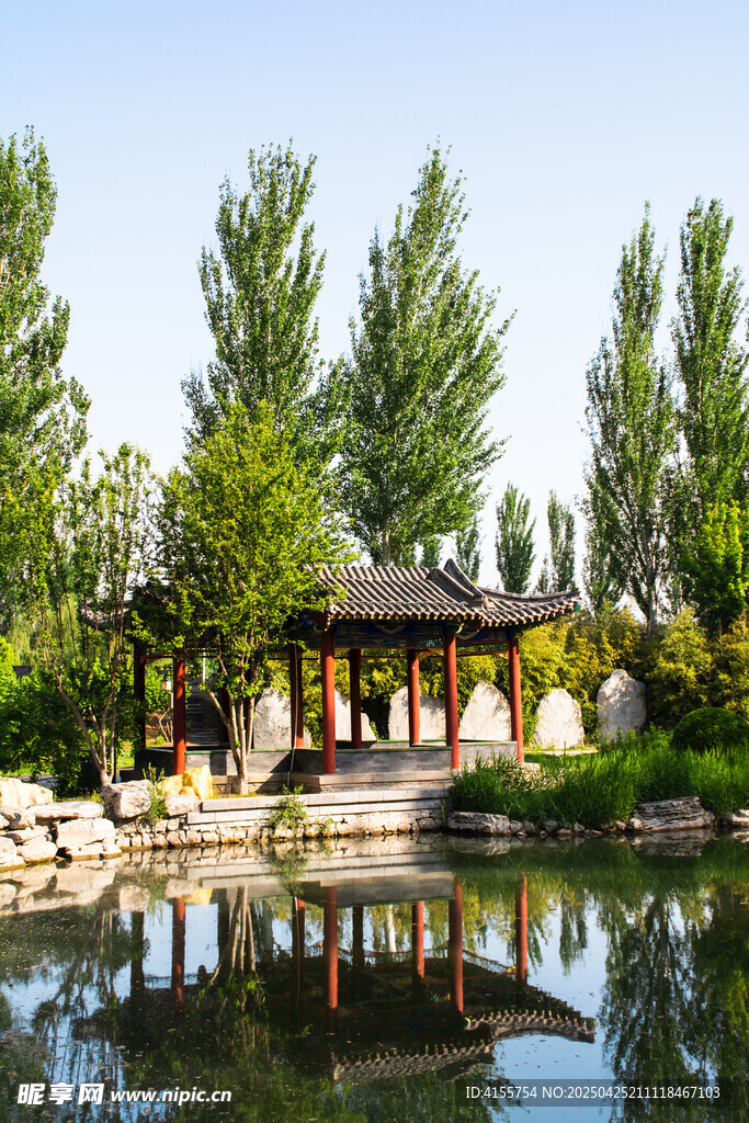 中式园林湖畔美景