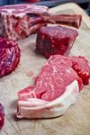 新鲜生牛肉切块展示