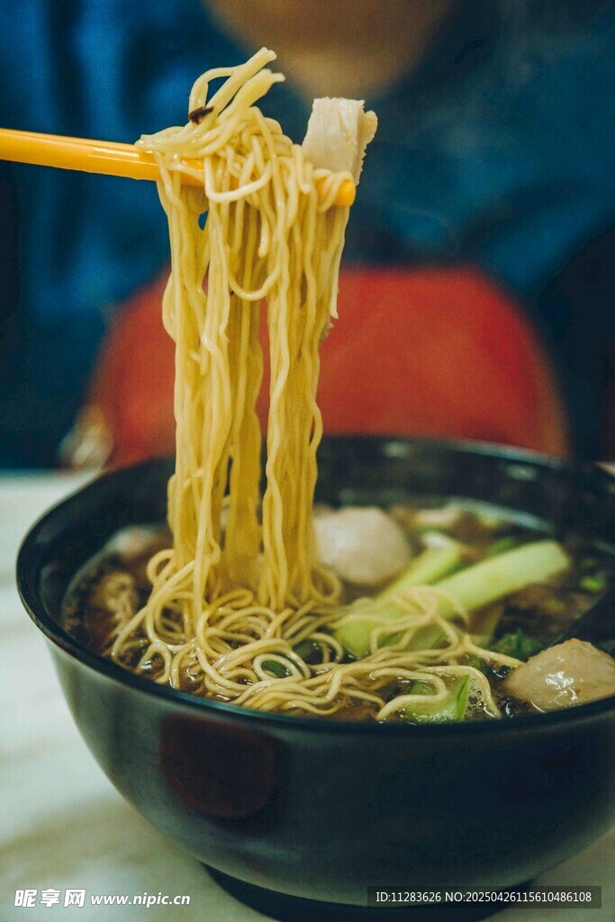 美味拉面诱人瞬间
