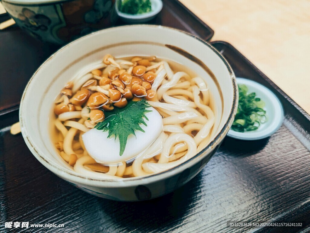 美味坚果拌面条