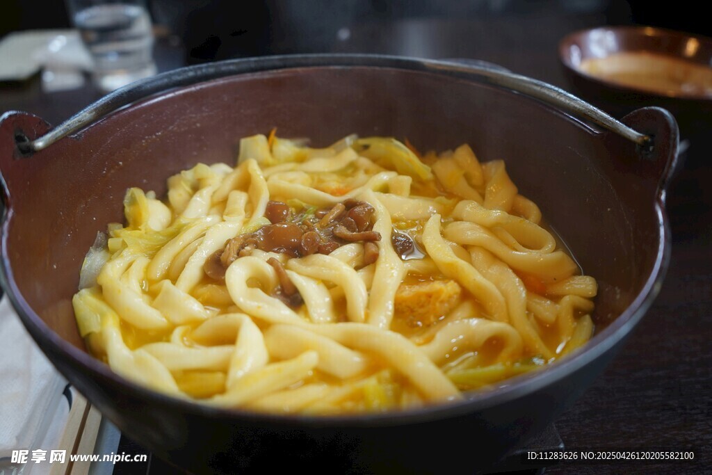 锅中美味通心粉