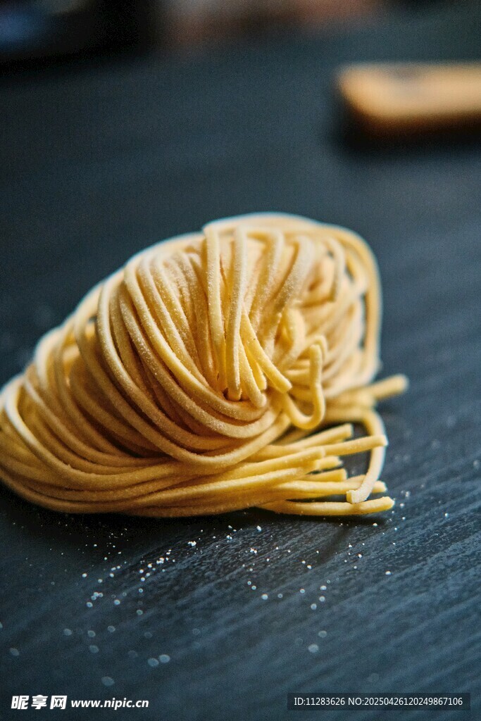 新鲜手工面条特写