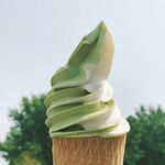 抹茶奶油冰淇淋甜筒