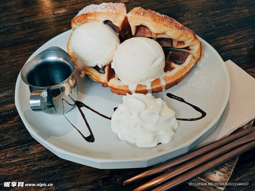 美味冰淇淋配贝果甜点