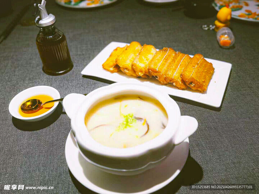 美味餐食靓汤与特色糕点