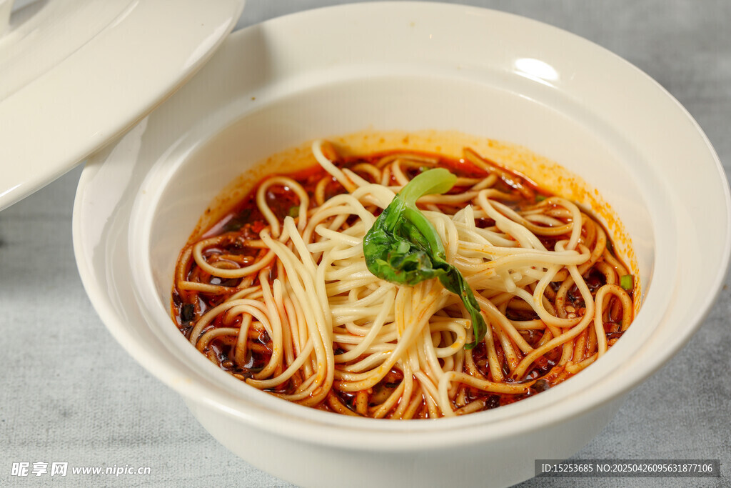 美味热汤面 诱人食欲满满