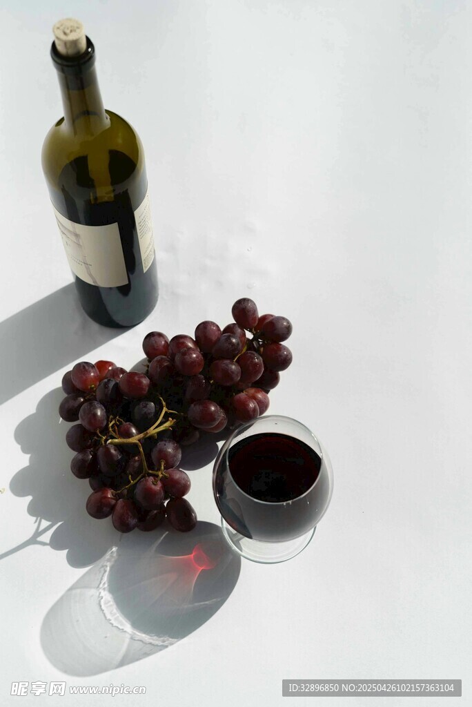葡萄美酒静物组合