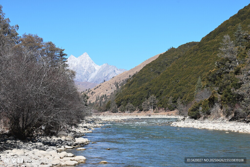 山间河流