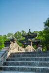 古建台阶上的中式传统建筑