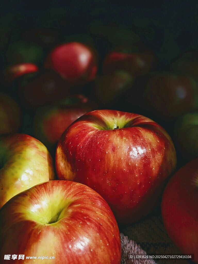 新鲜红苹果特写