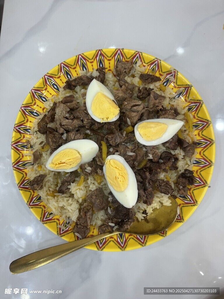 鸡蛋盖饭美食诱人呈现