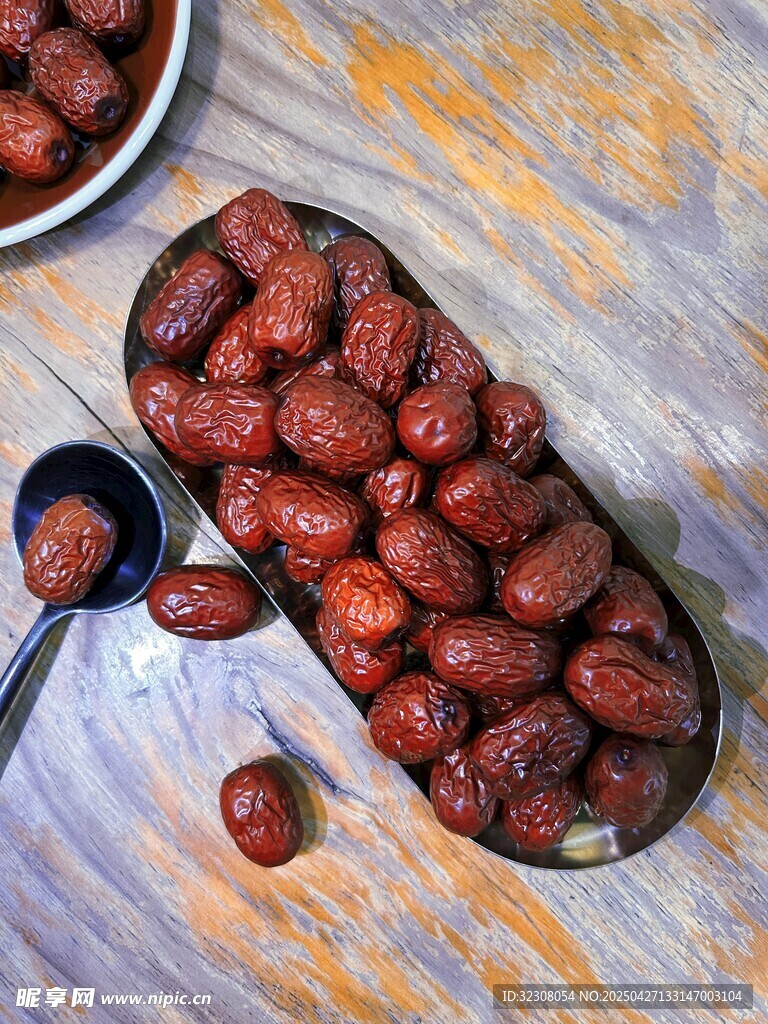 新鲜饱满的红枣特写