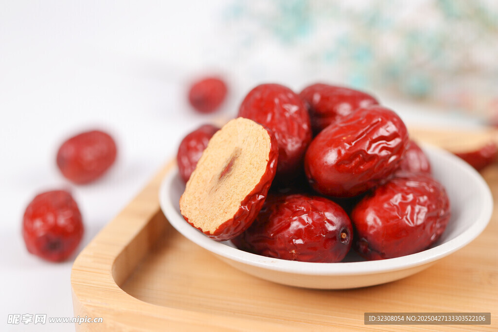 碗中鲜红枣 颗颗饱满诱人