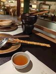 中式餐厅精致茶具与茶饮