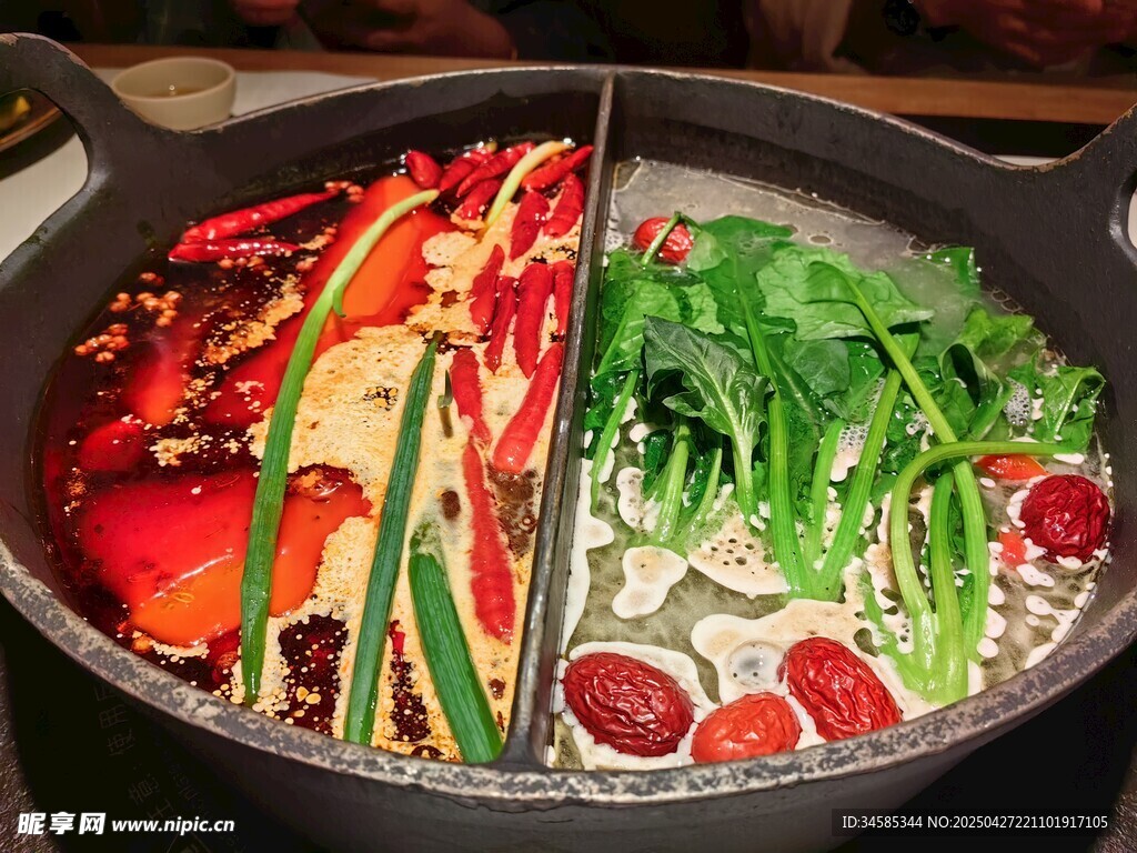 鸳鸯火锅食材丰富诱人
