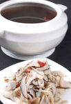 滋补靓汤配爽口凉拌菜
