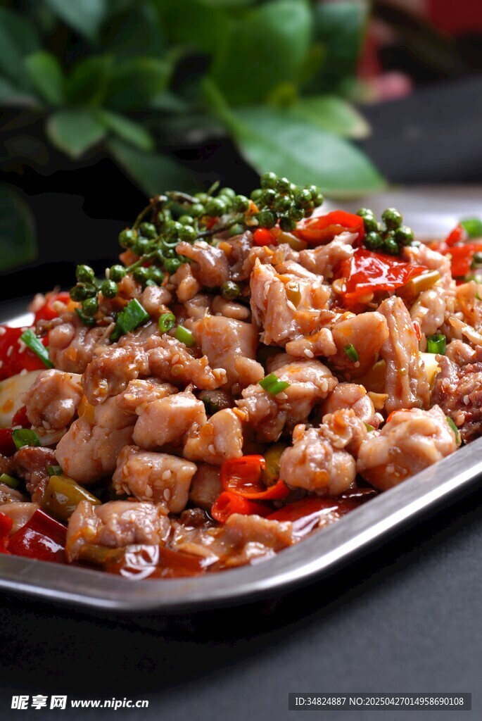 香辣美味的特色炒兔肉