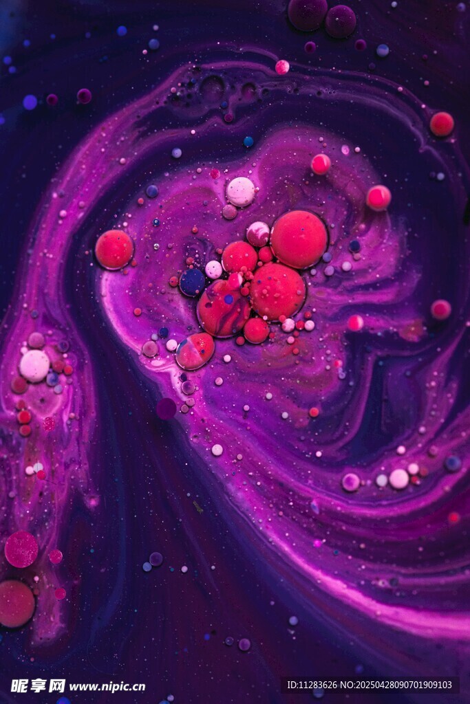 梦幻紫色漩涡宇宙景象