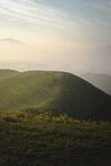 山间美景 绿意盎然的黄昏