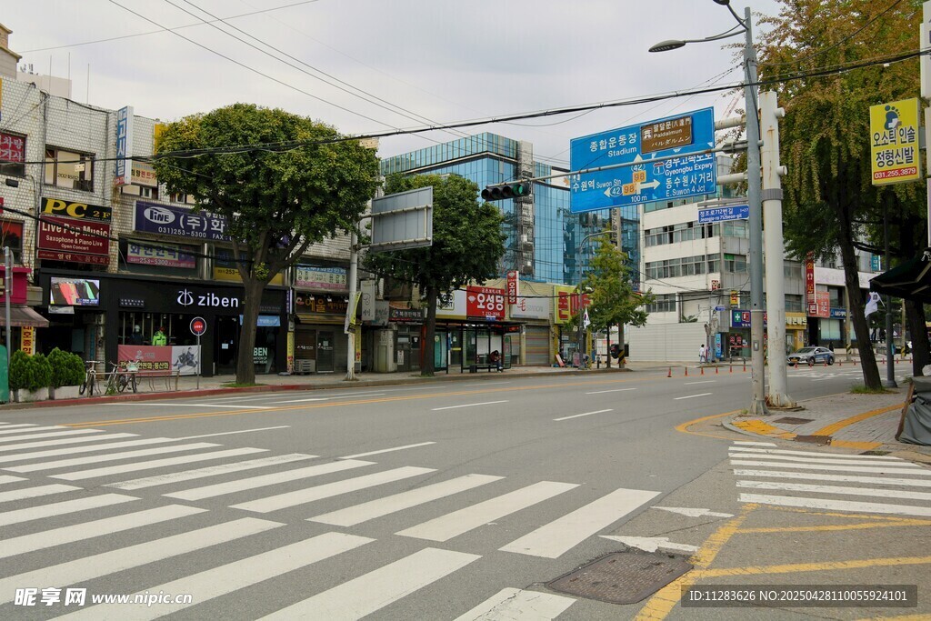 城市街道的宁静街景