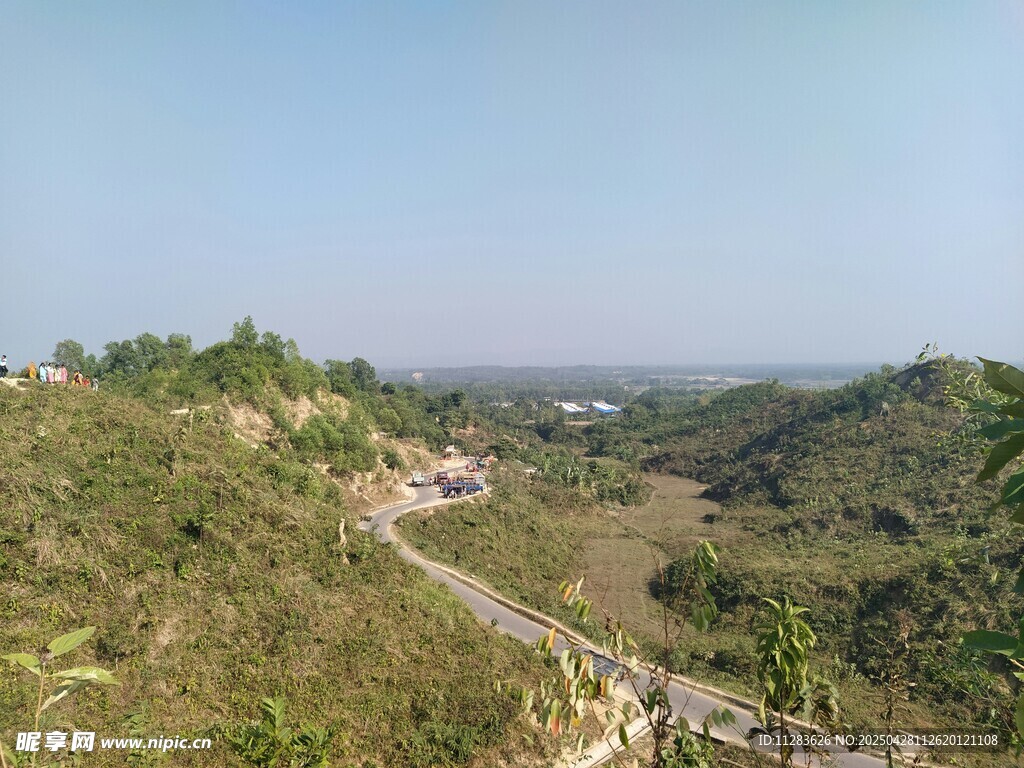 山间景色远眺