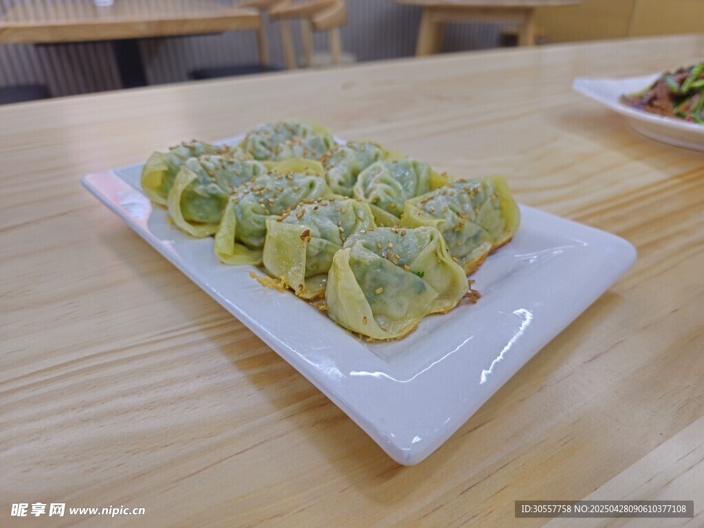 特色生煎馄饨