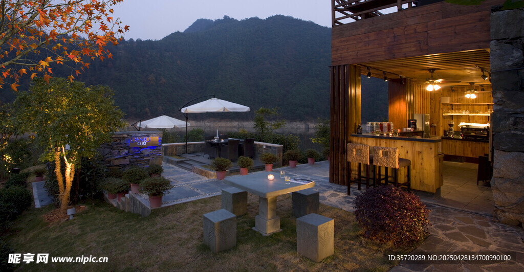 山间温馨户外休闲小屋