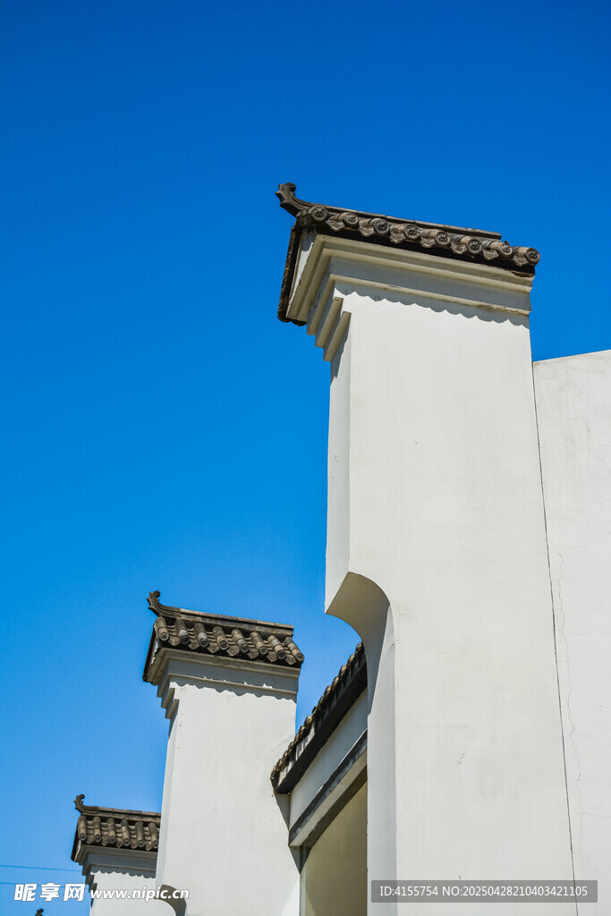 中式建筑屋顶蓝天景致