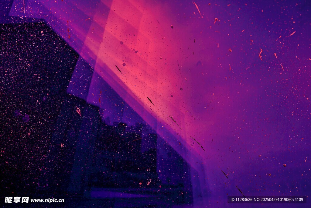 梦幻紫色夜空下的建筑