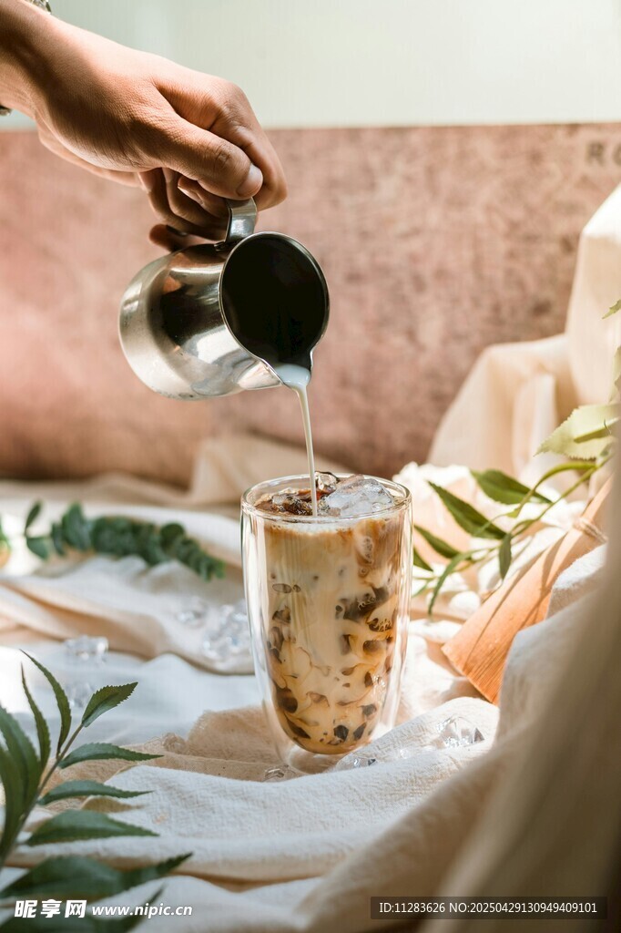手冲奶茶制作瞬间