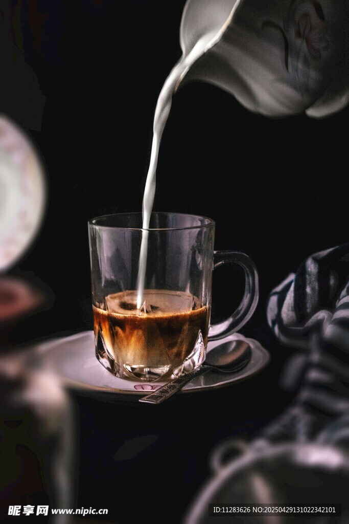 热茶入杯 开启惬意时光