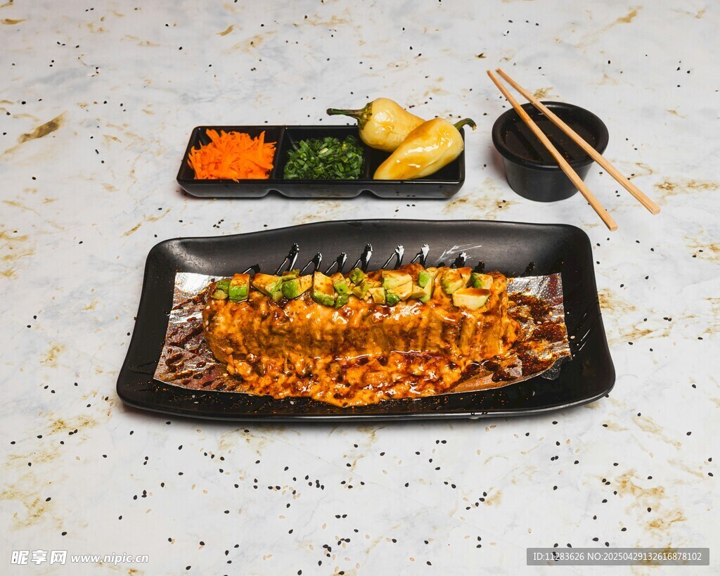 美味日式炒面与配菜