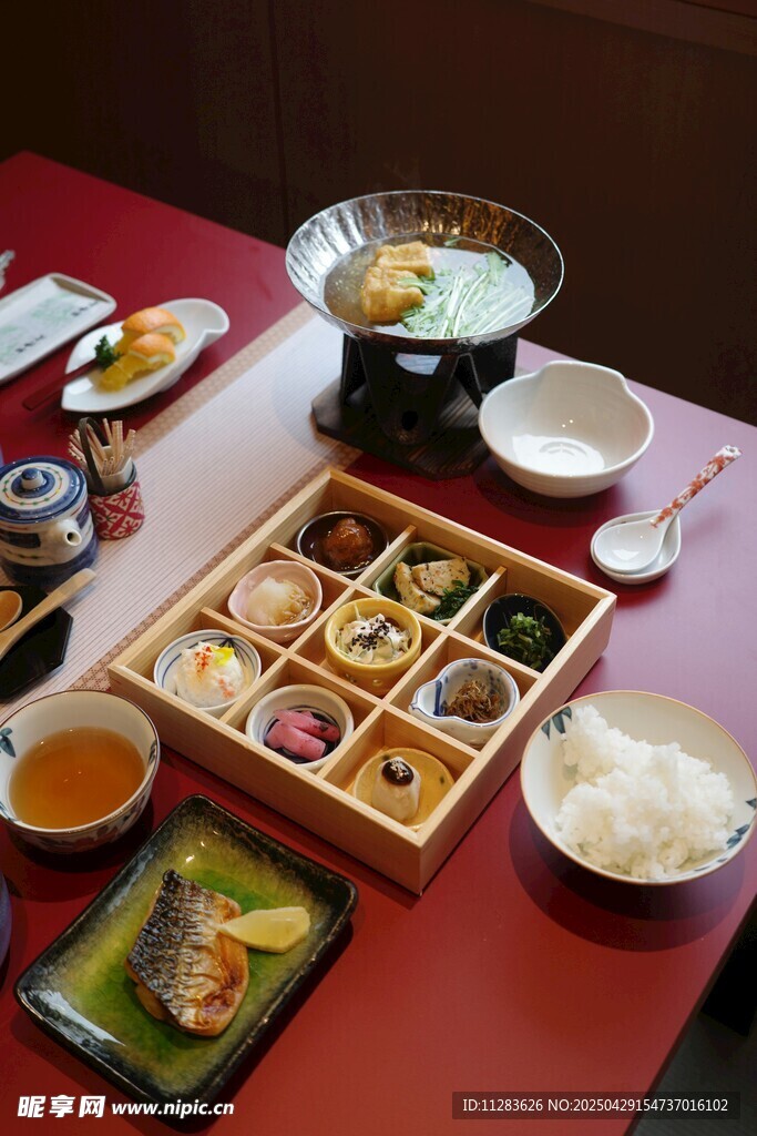 日式精致料理套餐展示