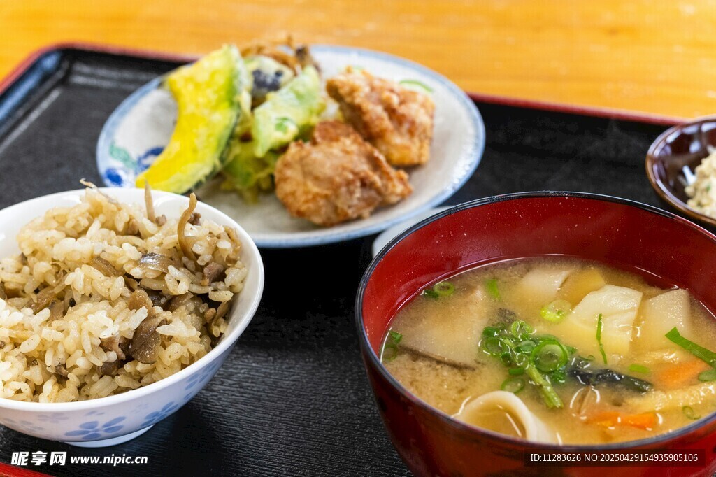 日式美味餐食组合