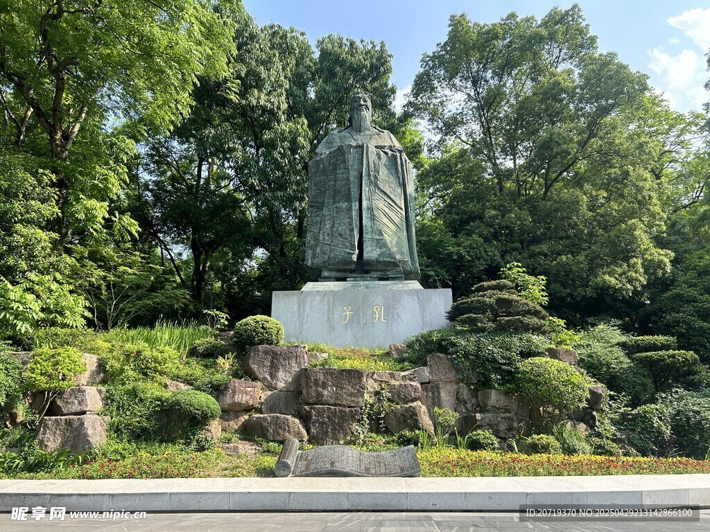 公园中的雕像景观
