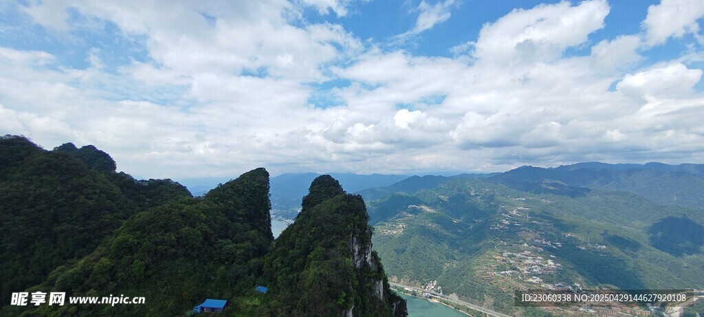 高山云海壮丽自然风光